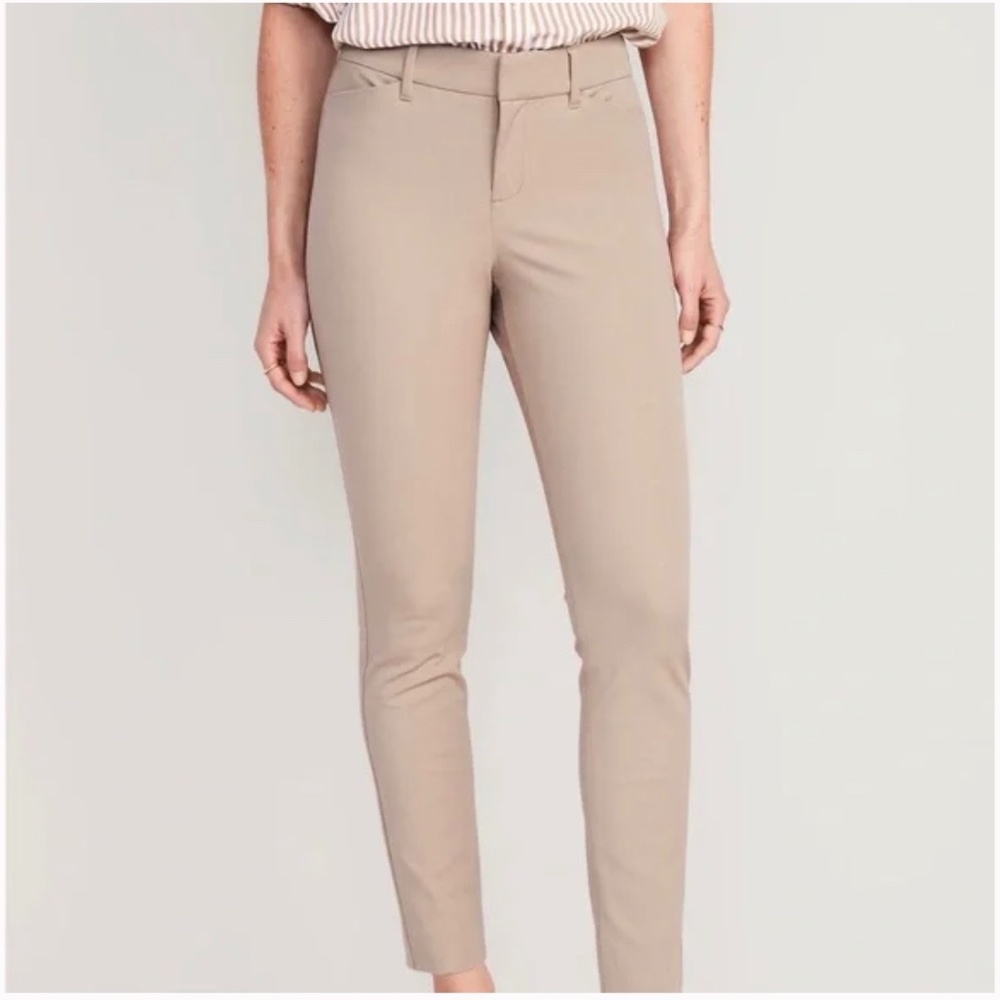 Old Navy Pixie Ankle Pants in Rolled Oats